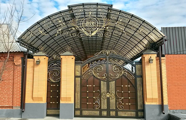 Купить или заказать ворота для дома с навесом - стильные и надежные решения для вашего участка в Железногорске от 42240 руб | ВоротМастер-Жлк